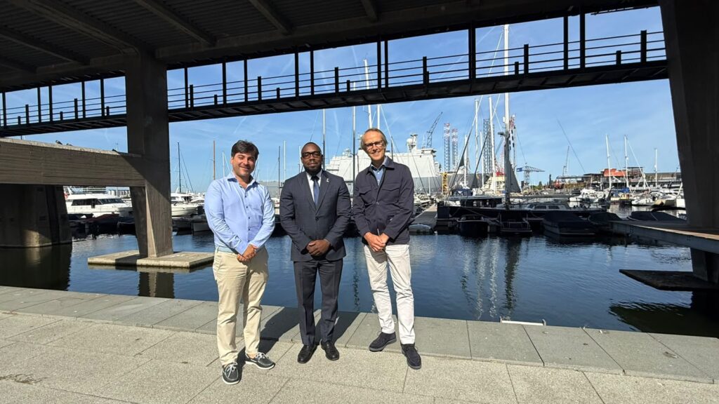 Consul Silas Cooper - Raffaele Frontera - Bastiaan Visser